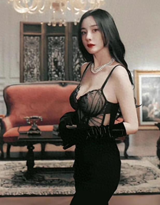女明星脱了内裤图片_女明星着装暴露争议_金泫雅时尚自由批评