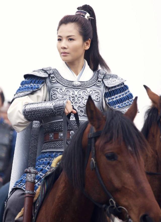 古装剧女将军_女明星穿铠甲_女明星穿盔甲